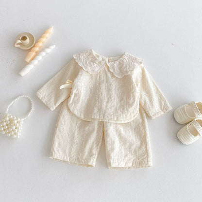 Ensemble Rétro-Chic : Blouse Dentelle & Pantalon Jacquard