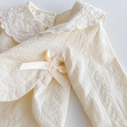 Ensemble Rétro-Chic : Blouse Dentelle & Pantalon Jacquard